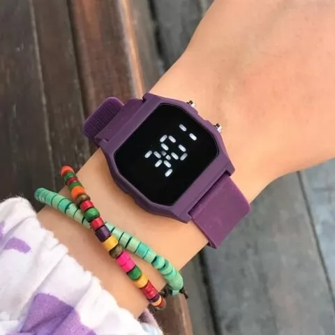 Silikon Kordon Mor Renkli Dijital Göstergeli Kol Saati